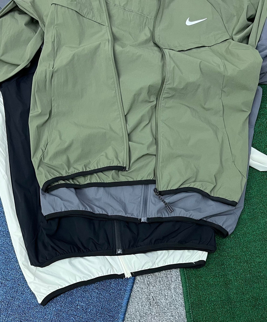 Nike Men's Windbreaker Tracksuit Set – Lightweight Hooded Jacket & Joggers Two-Piece Activewear