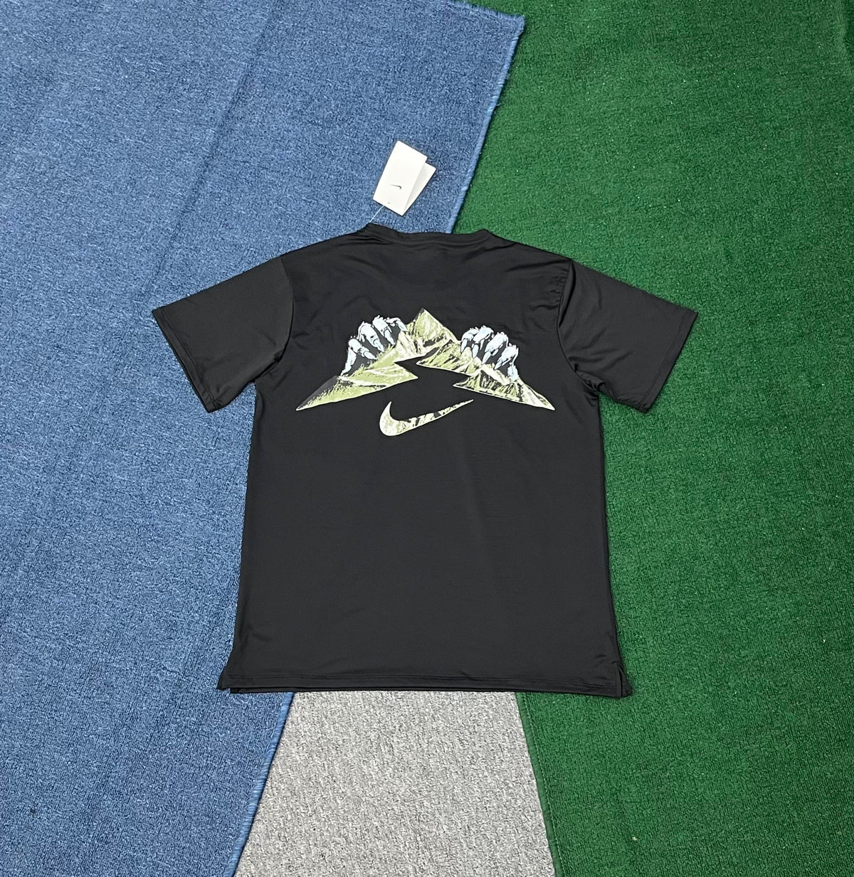 Nike Outdoor Graphic Athletic Short Sleeve T-Shirt – Mountain & Claw Graphic