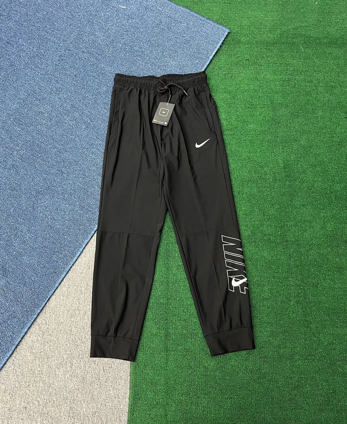 Nike Men's Dri-FIT Lightweight Running Joggers – Graphic Tapered Athletic Sweatpants