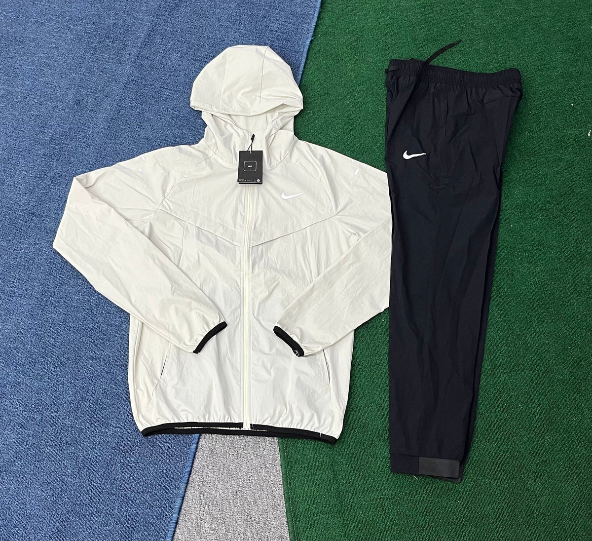 Nike Men's Windbreaker Tracksuit Set – Lightweight Hooded Jacket & Joggers Two-Piece Activewear