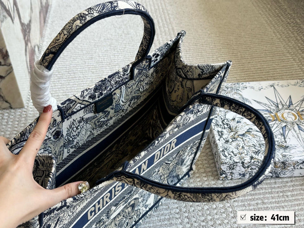 Dior Large Book Tote Bag in Blue Toile de Jouy Embroidery – 41cm Canvas Shopping Tote