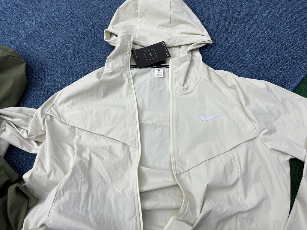 Nike Men's Windbreaker Tracksuit Set – Lightweight Hooded Jacket & Joggers Two-Piece Activewear