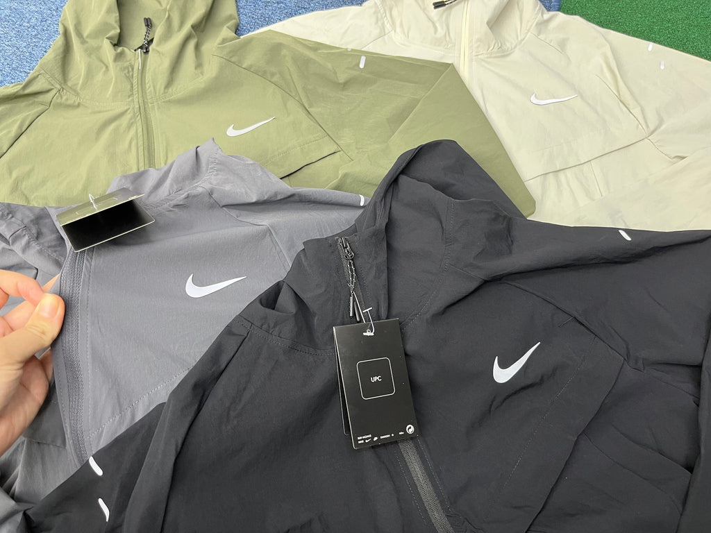 Nike Men's Windbreaker Tracksuit Set – Lightweight Hooded Jacket & Joggers Two-Piece Activewear