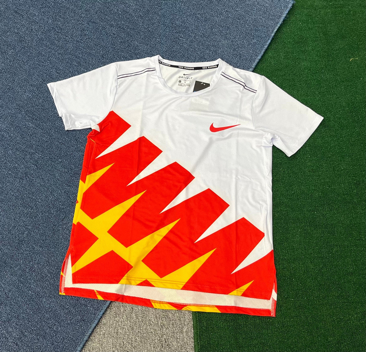 Nike Men's Dri-FIT Breathe Running T-Shirt – High-Performance Graphic Training Tee