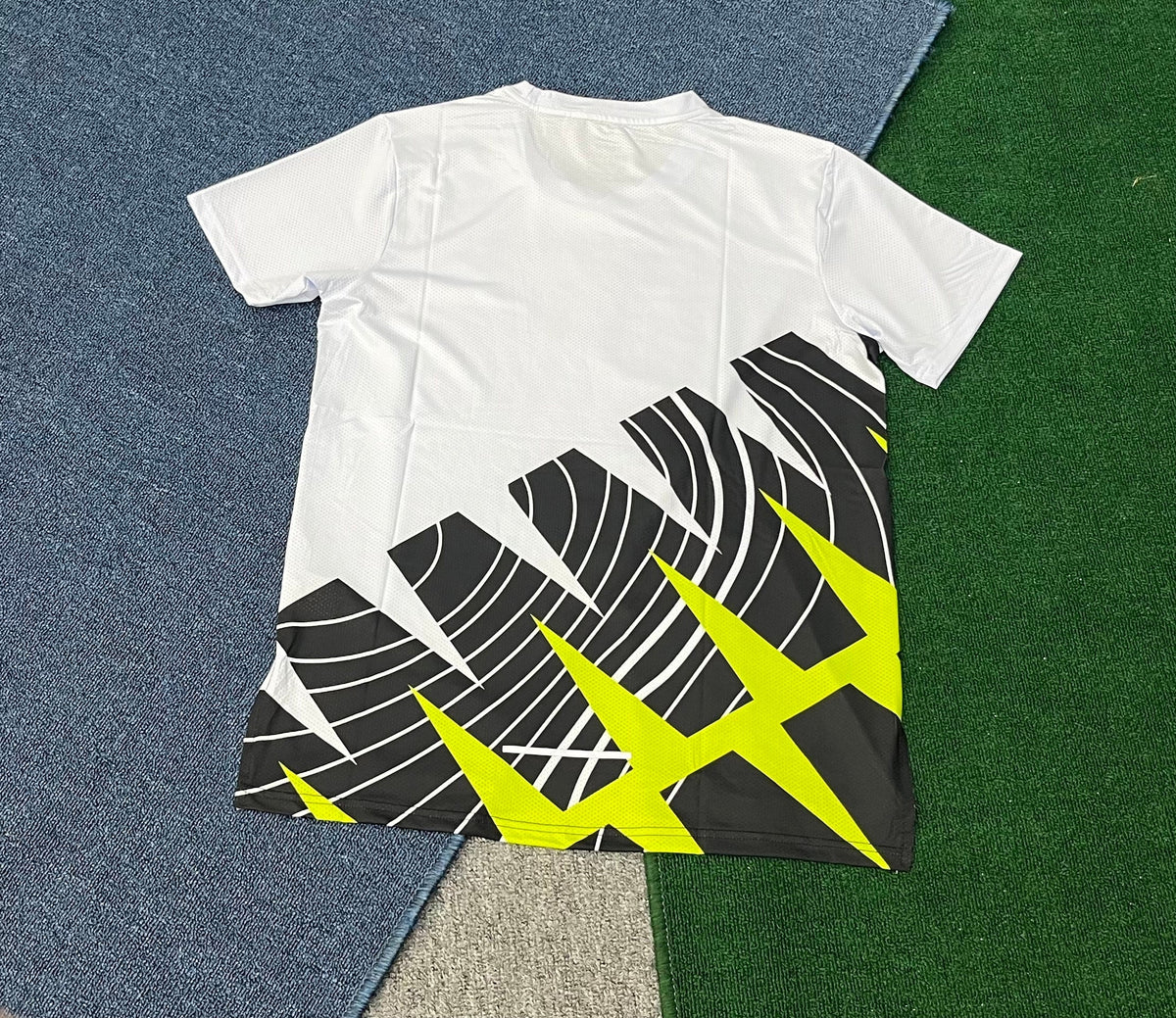 Nike Men's Dri-FIT Breathe Running T-Shirt – High-Performance Graphic Training Tee