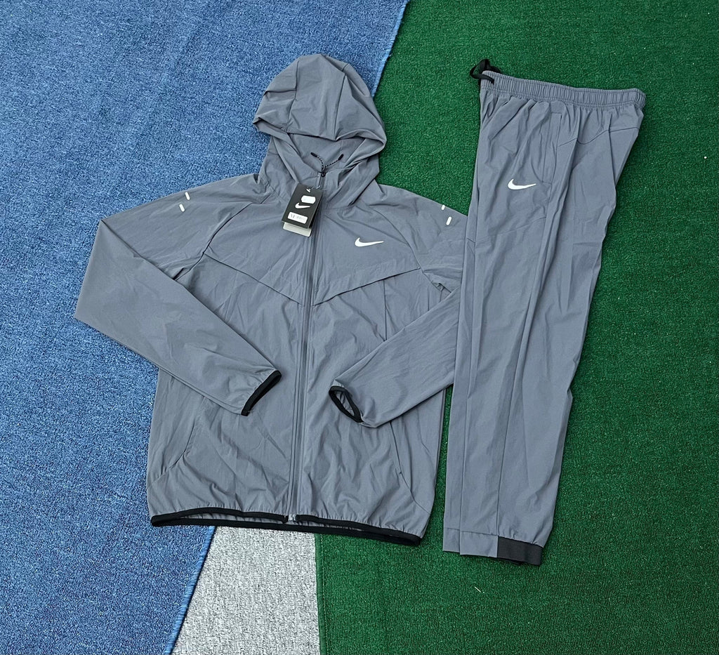 Nike Men's Windbreaker Tracksuit Set – Lightweight Hooded Jacket & Joggers Two-Piece Activewear