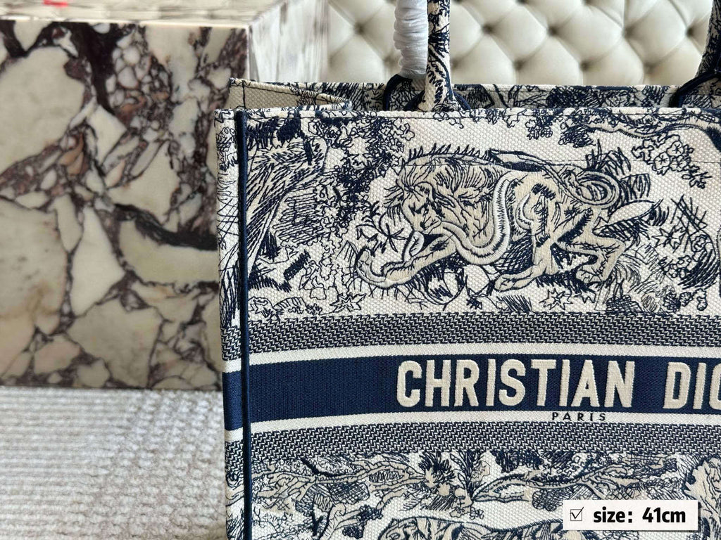 Dior Large Book Tote Bag in Blue Toile de Jouy Embroidery – 41cm Canvas Shopping Tote