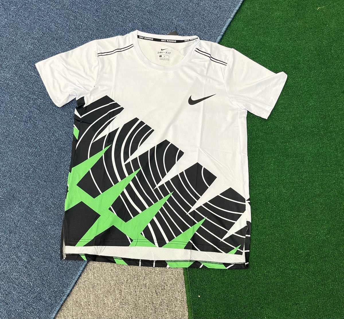 Nike Men's Dri-FIT Breathe Running T-Shirt – High-Performance Graphic Training Tee