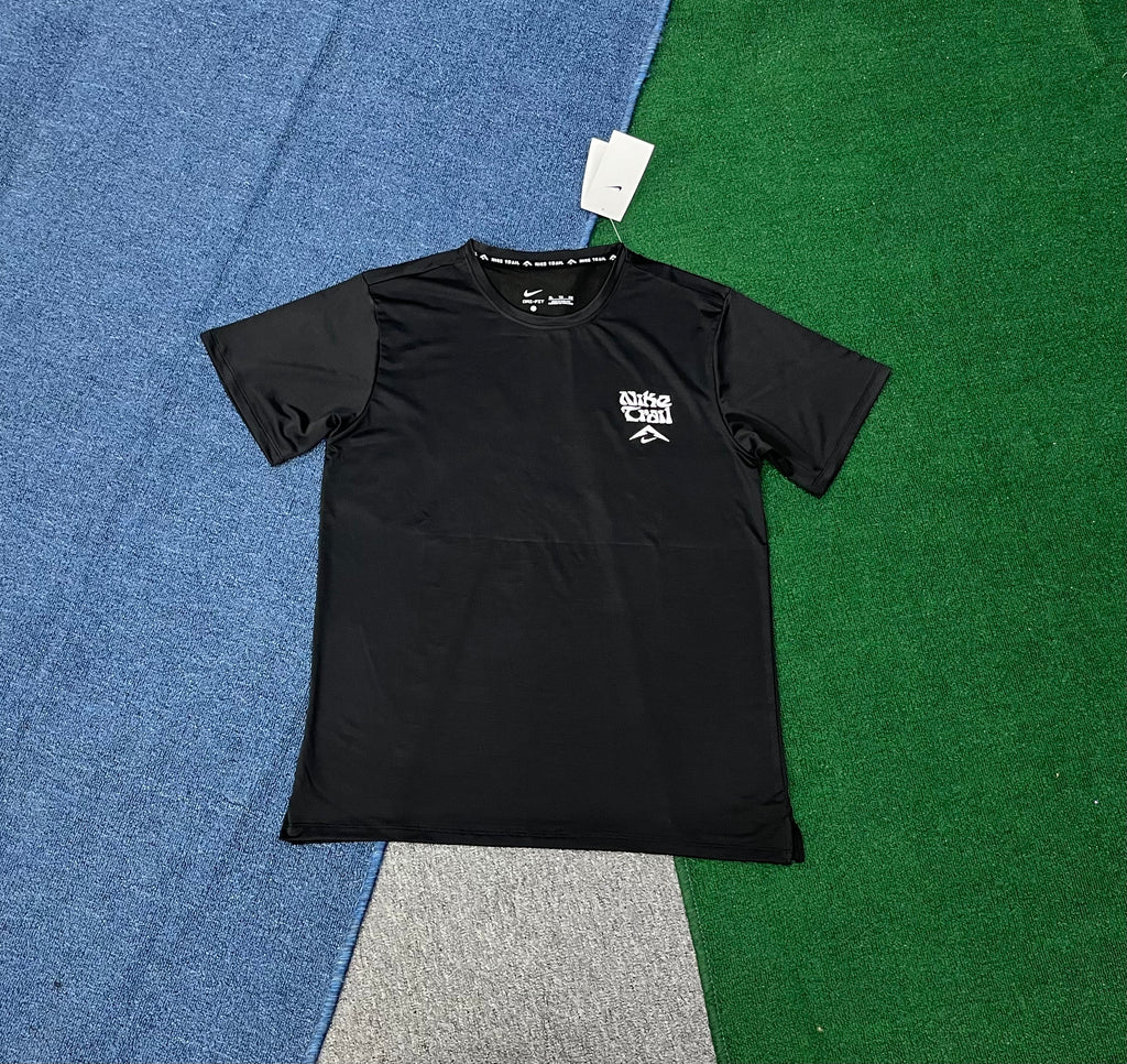 Nike Outdoor Graphic Athletic Short Sleeve T-Shirt – Mountain & Claw Graphic